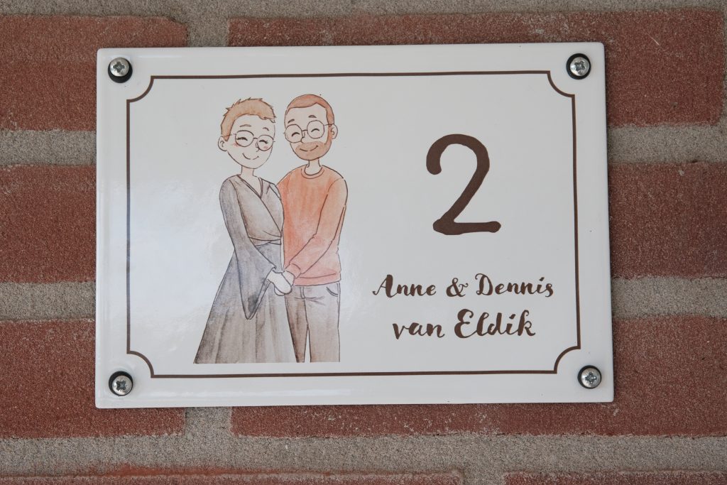 portret op emaille huisnummerbord